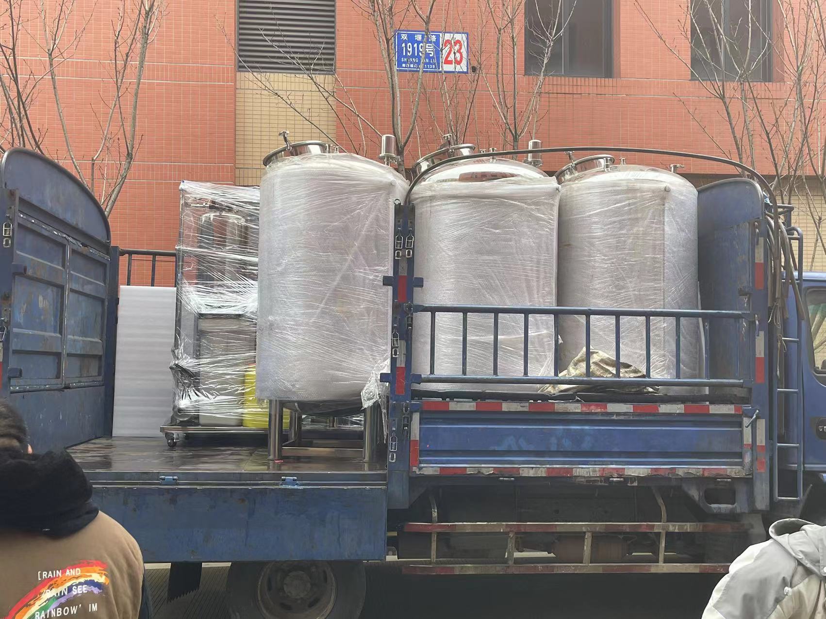 大型純水設備發貨現場 大型純水設備發貨現場