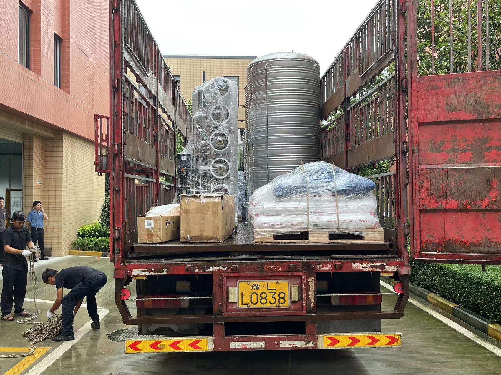 純水設(shè)備發(fā)貨現(xiàn)場